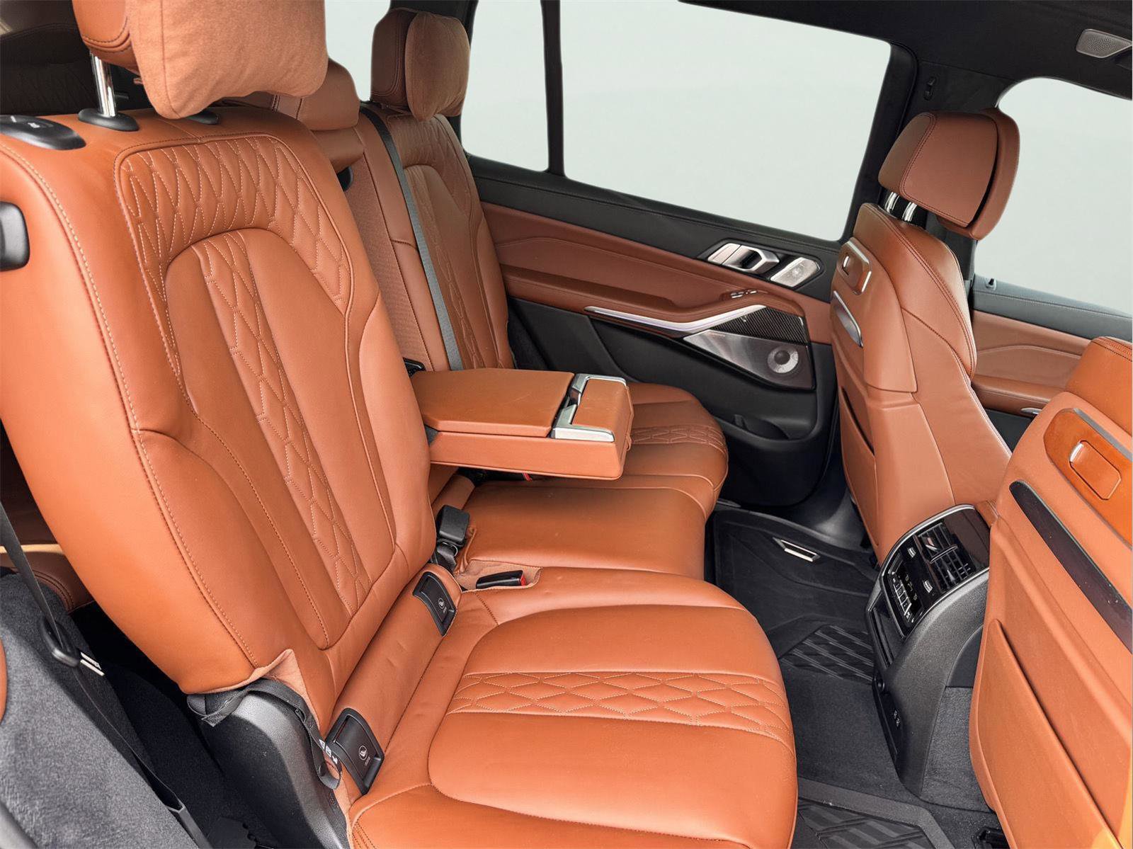 Used 2025 BMW X7 M60i image 32