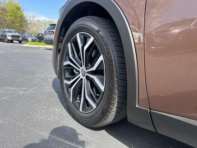 Used 2026 Toyota Crown XLE image 11