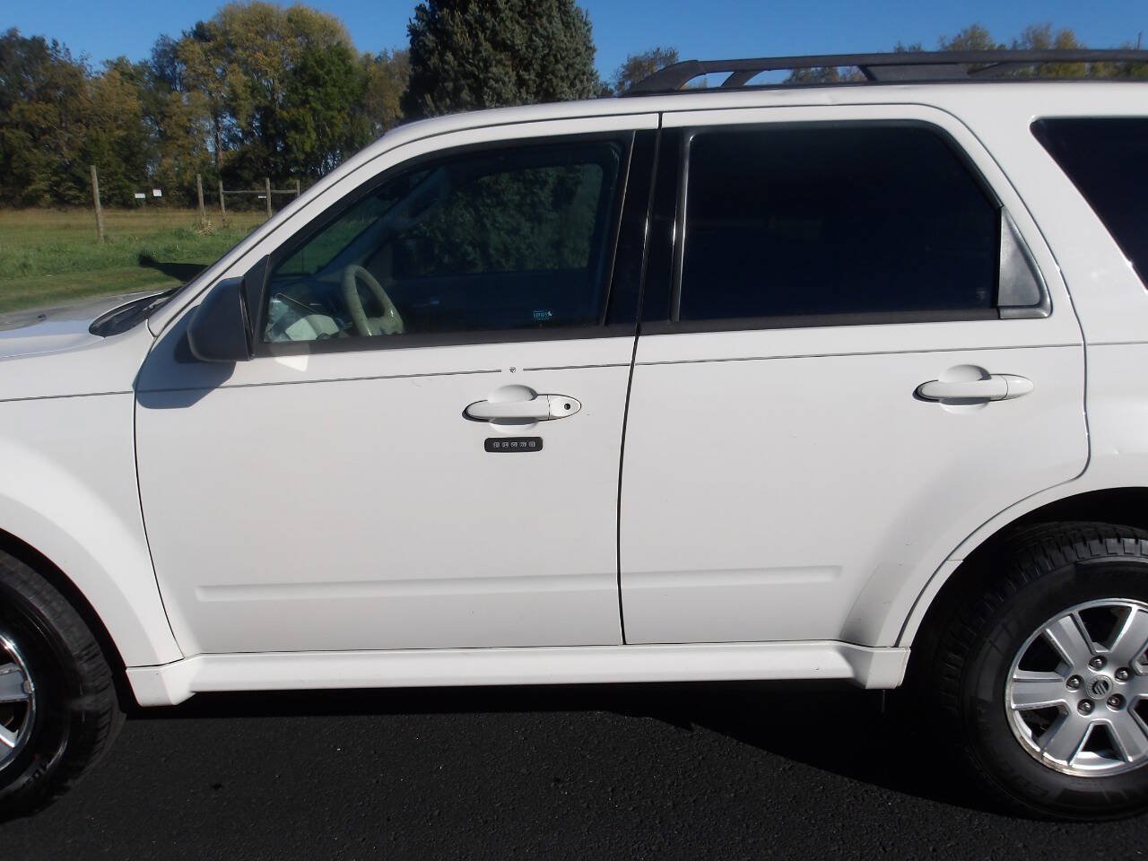 Used 2010 Mercury Mariner 2WD image 34