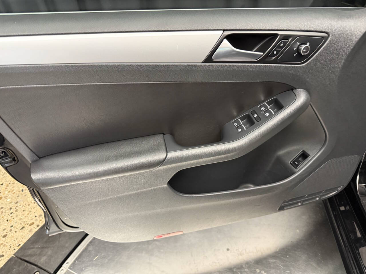 Used 2013 Volkswagen Jetta SE FWD image 16