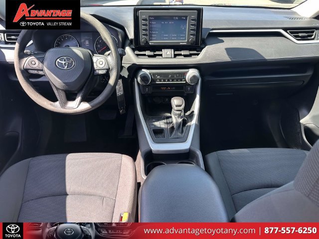 Used 2021 Toyota RAV4 LE AWD/4WD image 18
