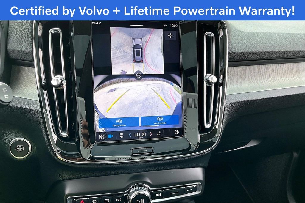 Used 2025 Volvo XC40 B5 Plus image 30