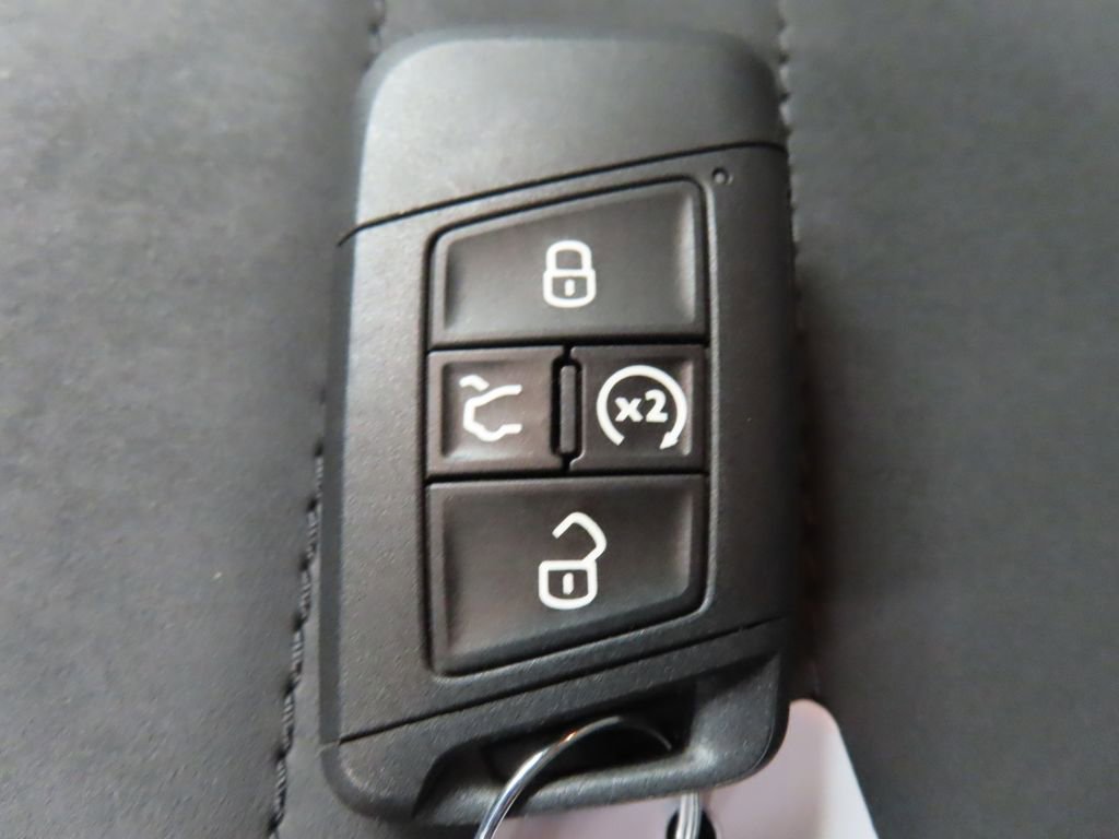 Used 2025 Volkswagen Taos SE AWD/4WD image 57