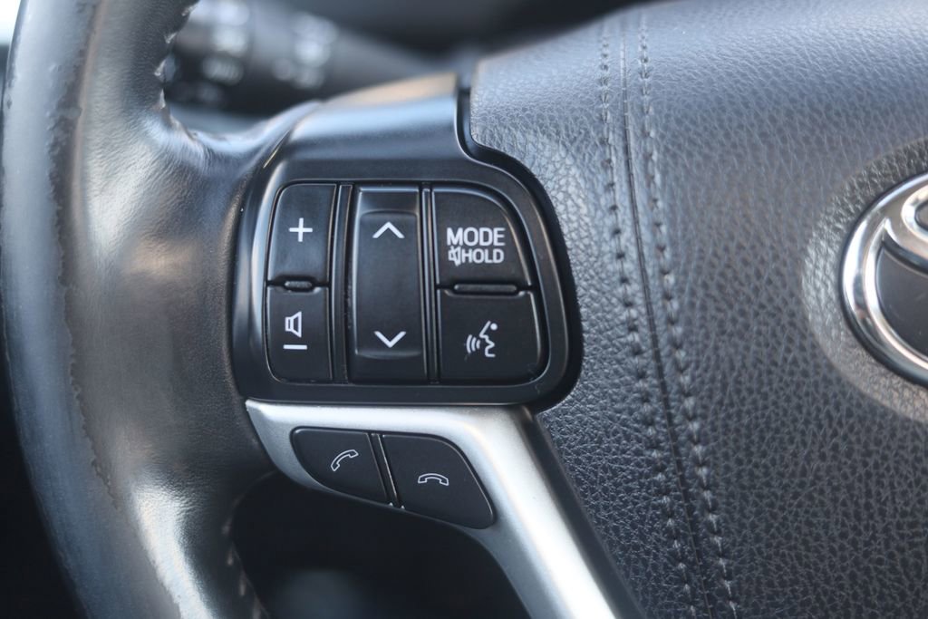 Used 2018 Toyota Highlander XLE image 24