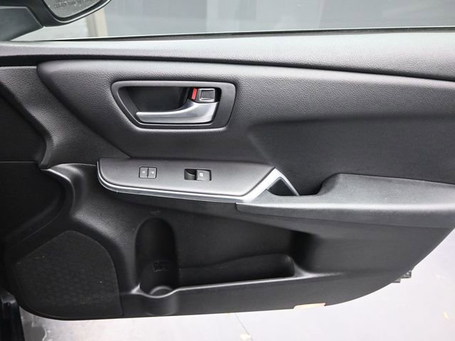 Used 2016 Toyota Camry LE image 26