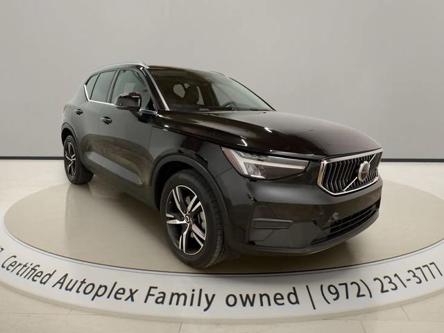 Used 2025 Volvo XC40 B5 Core image 7