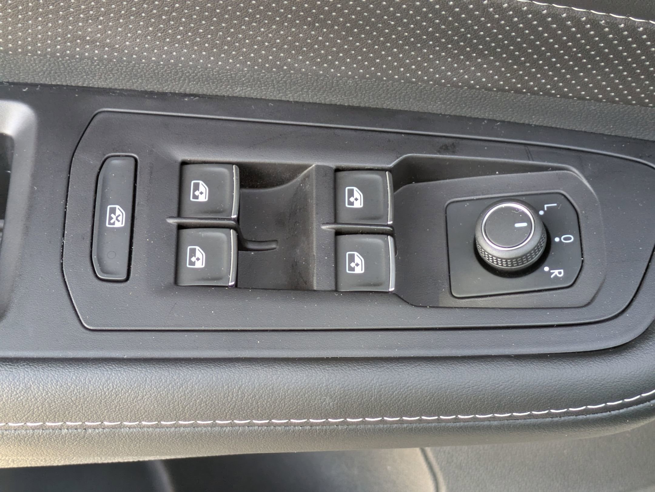 Used 2024 Volkswagen Atlas SE image 20