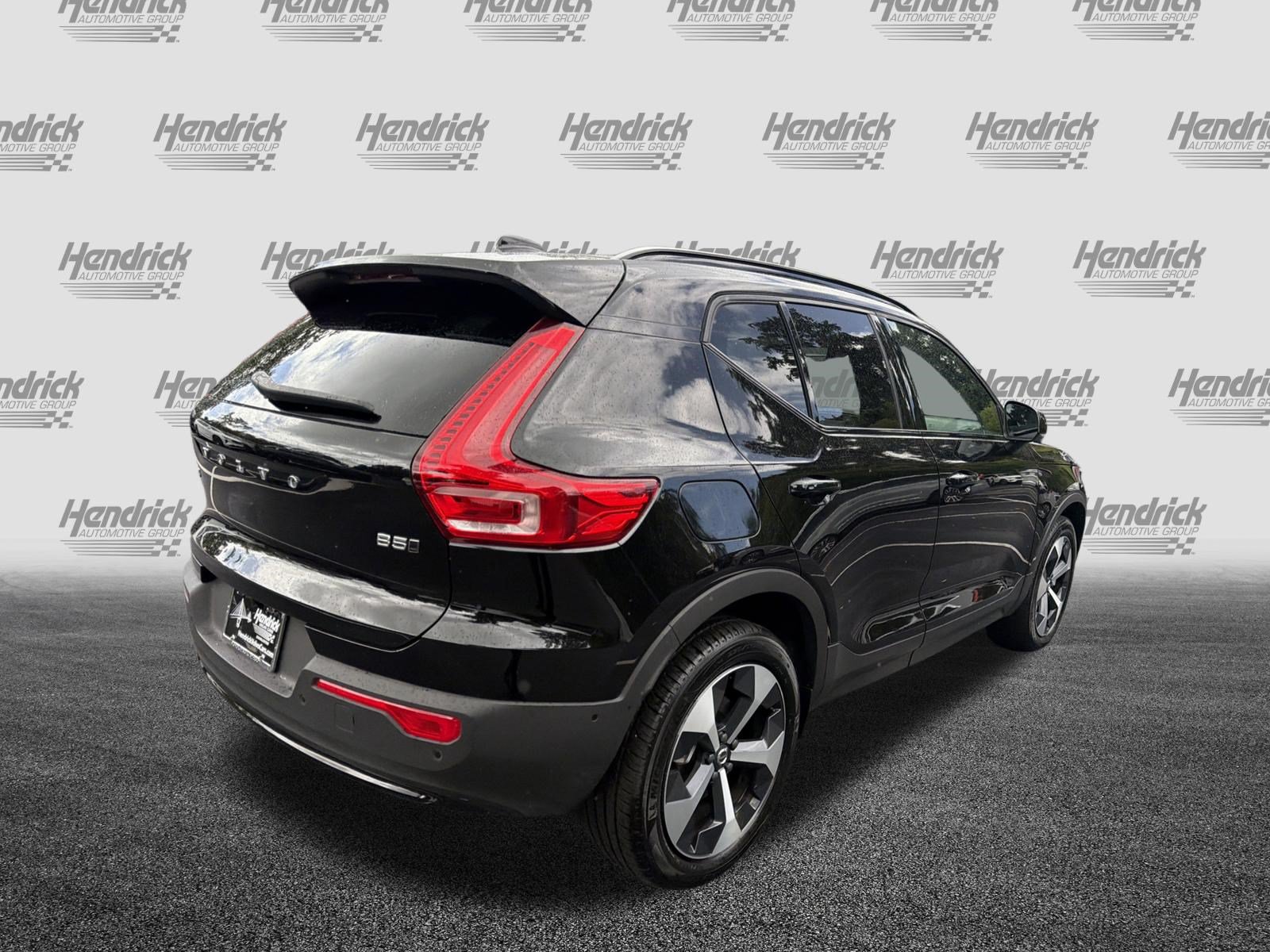 Certified 2026 Volvo XC40 B5 Plus AWD/4WD image 10