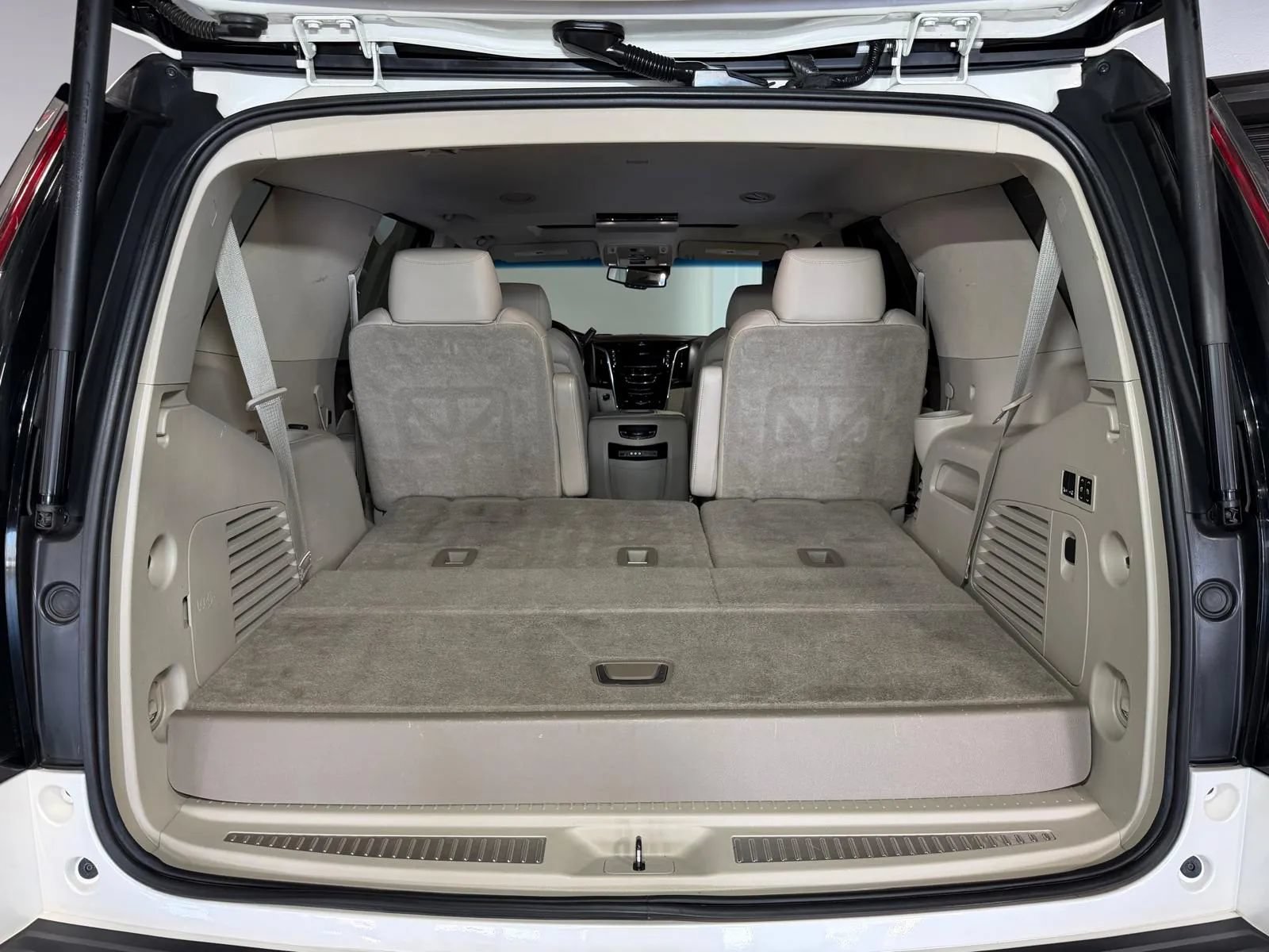 Used 2015 Cadillac Escalade Premium AWD/4WD image 13