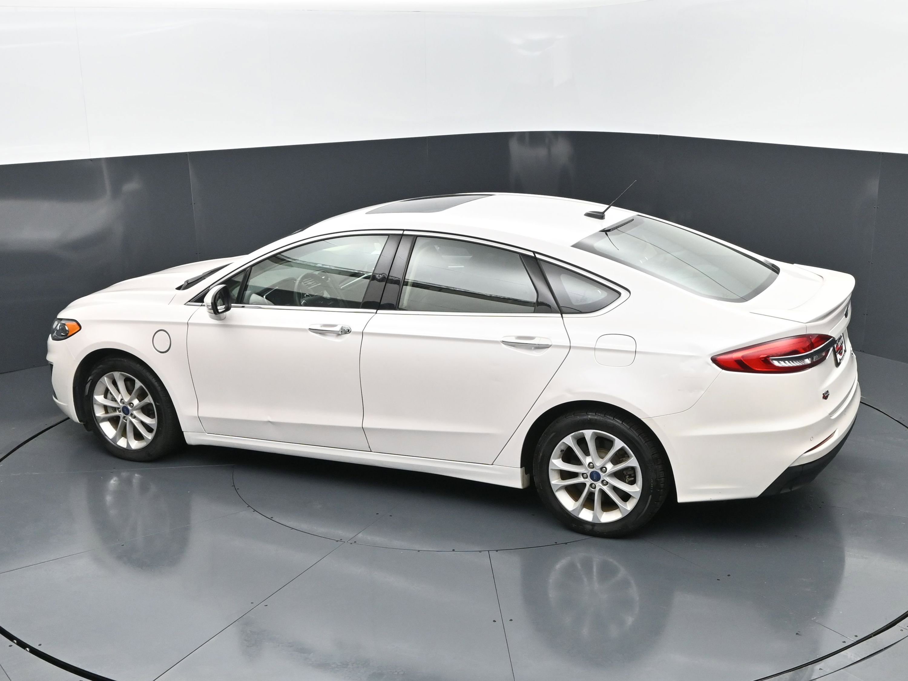 Used 2020 Ford Fusion Energi Titanium FWD image 29