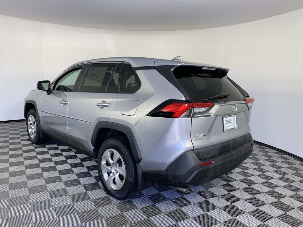 Used 2022 Toyota RAV4 LE AWD/4WD image 6
