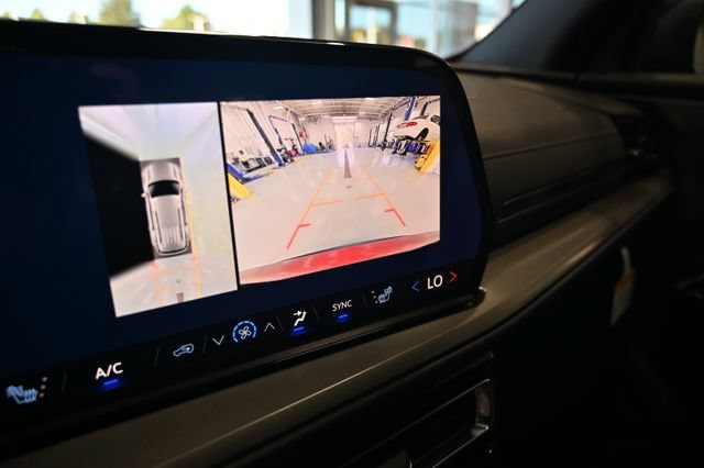 New 2027 Chevrolet Traverse LT w/ Driver Confidence Package FWD image 17