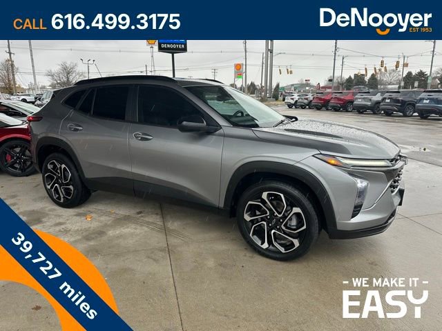 Certified 2024 Chevrolet Trax RS w/ Sunroof Package image 3