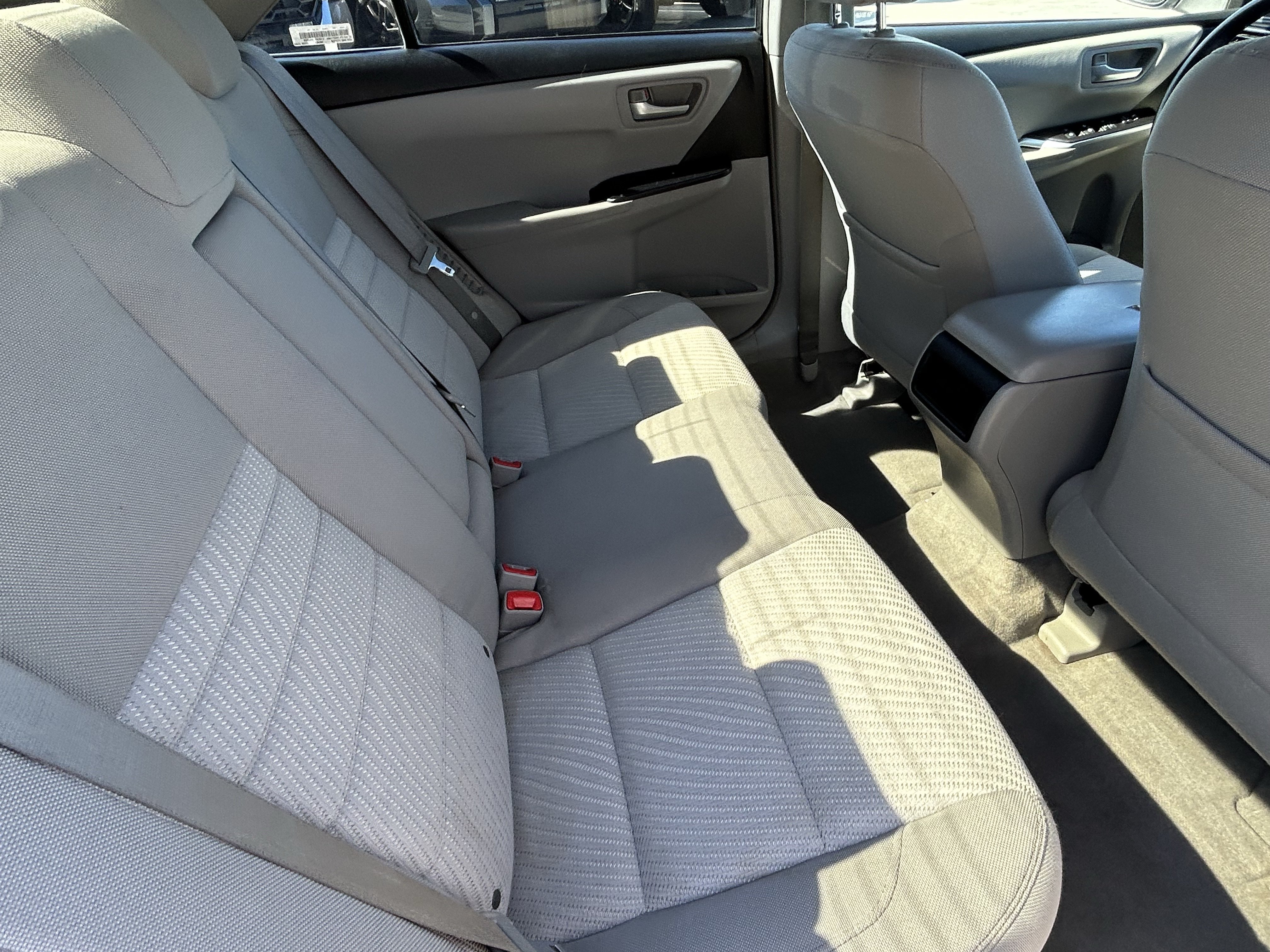 Used 2017 Toyota Camry LE FWD image 12
