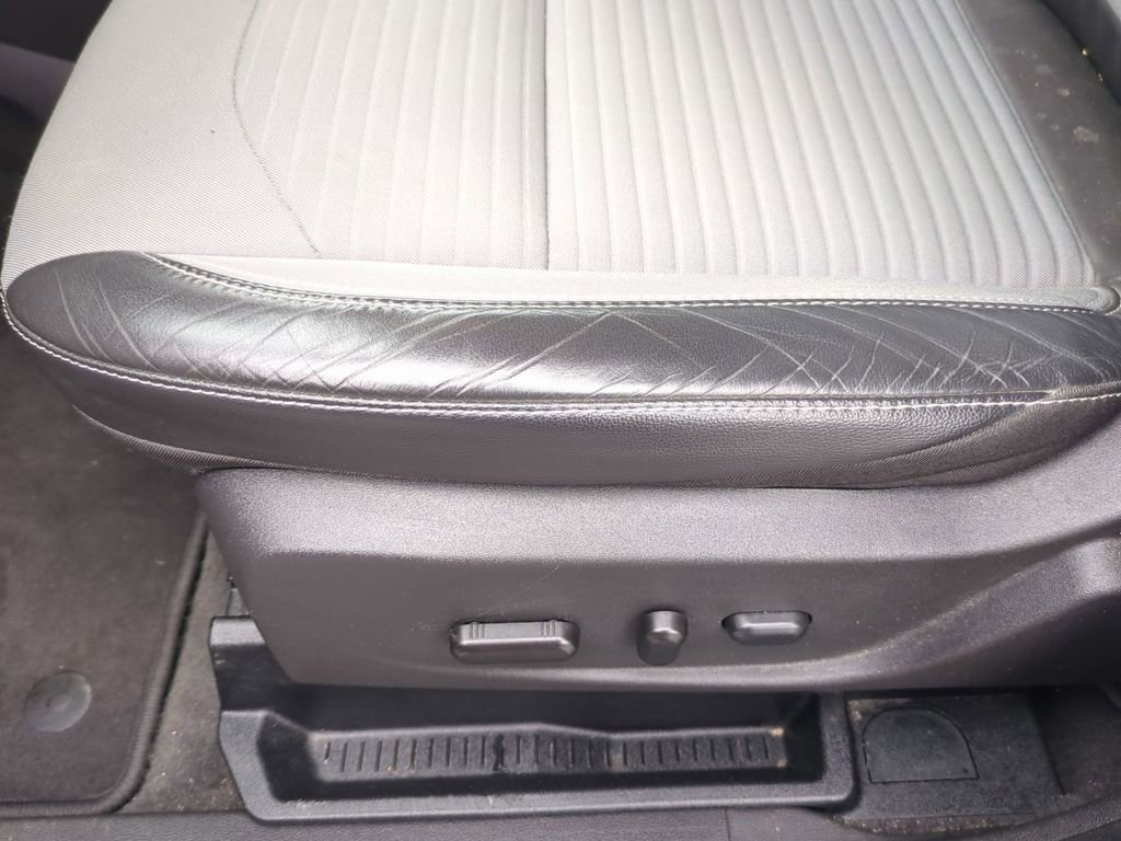 Used 2017 Ford Escape SE w/ SE Sport Appearance Package image 15