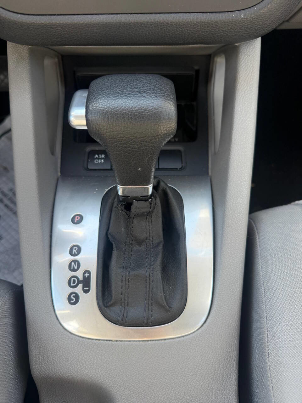 Used 2007 Volkswagen Rabbit 4-Door FWD image 14