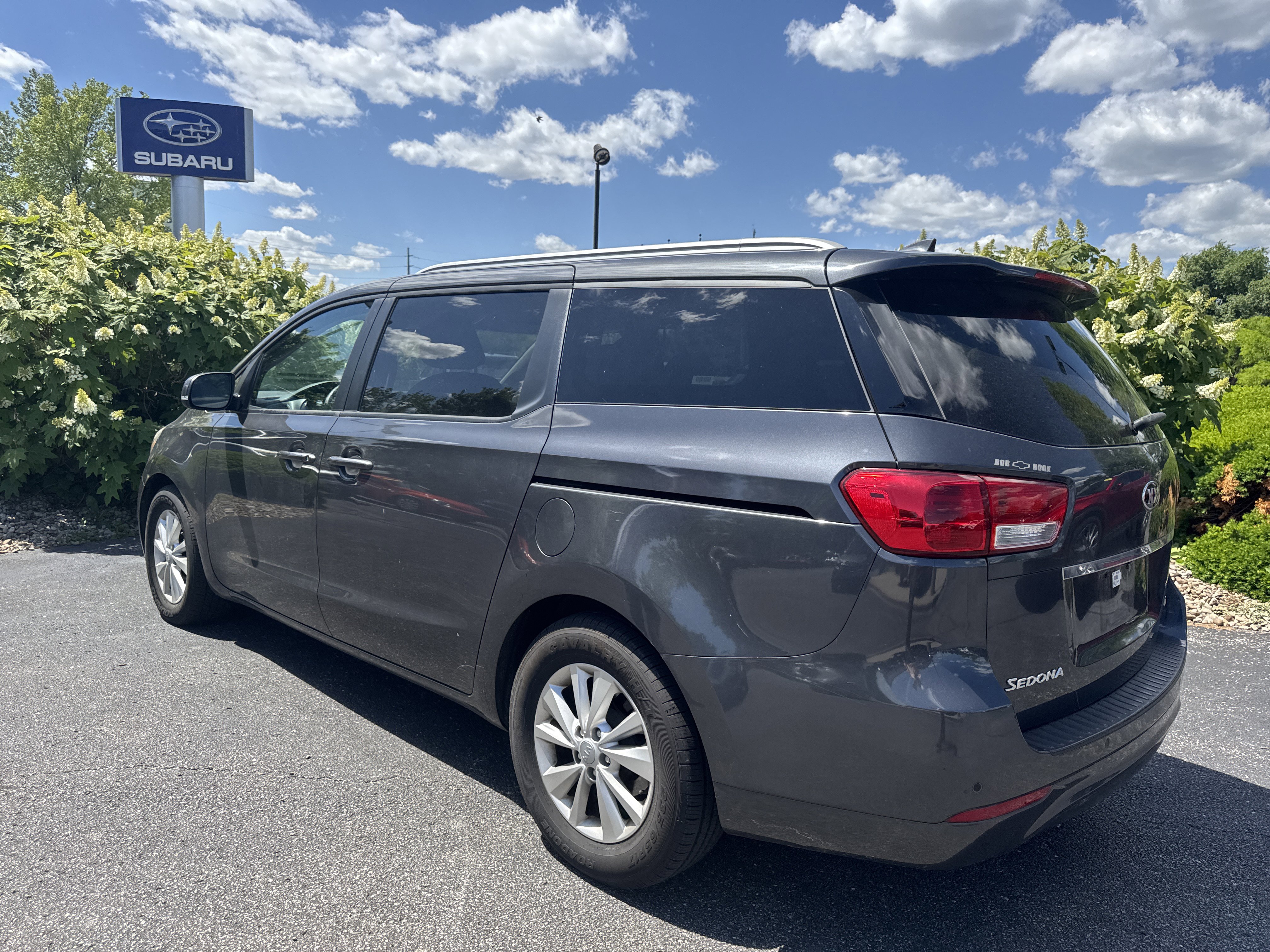Used 2016 Kia Sedona LX w/ Option Group 020 FWD image 17