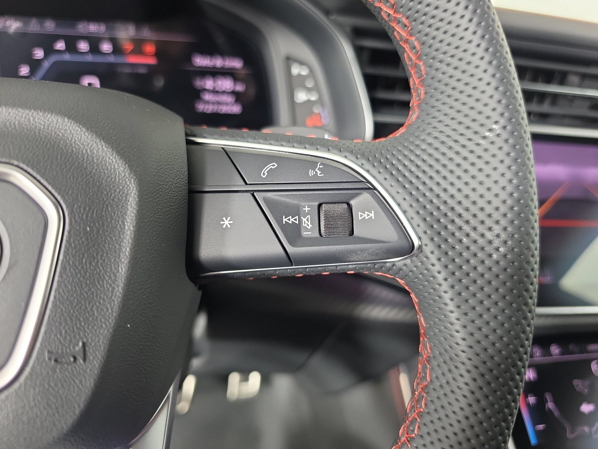 New 2026 Audi SQ8 Prestige AWD/4WD image 20