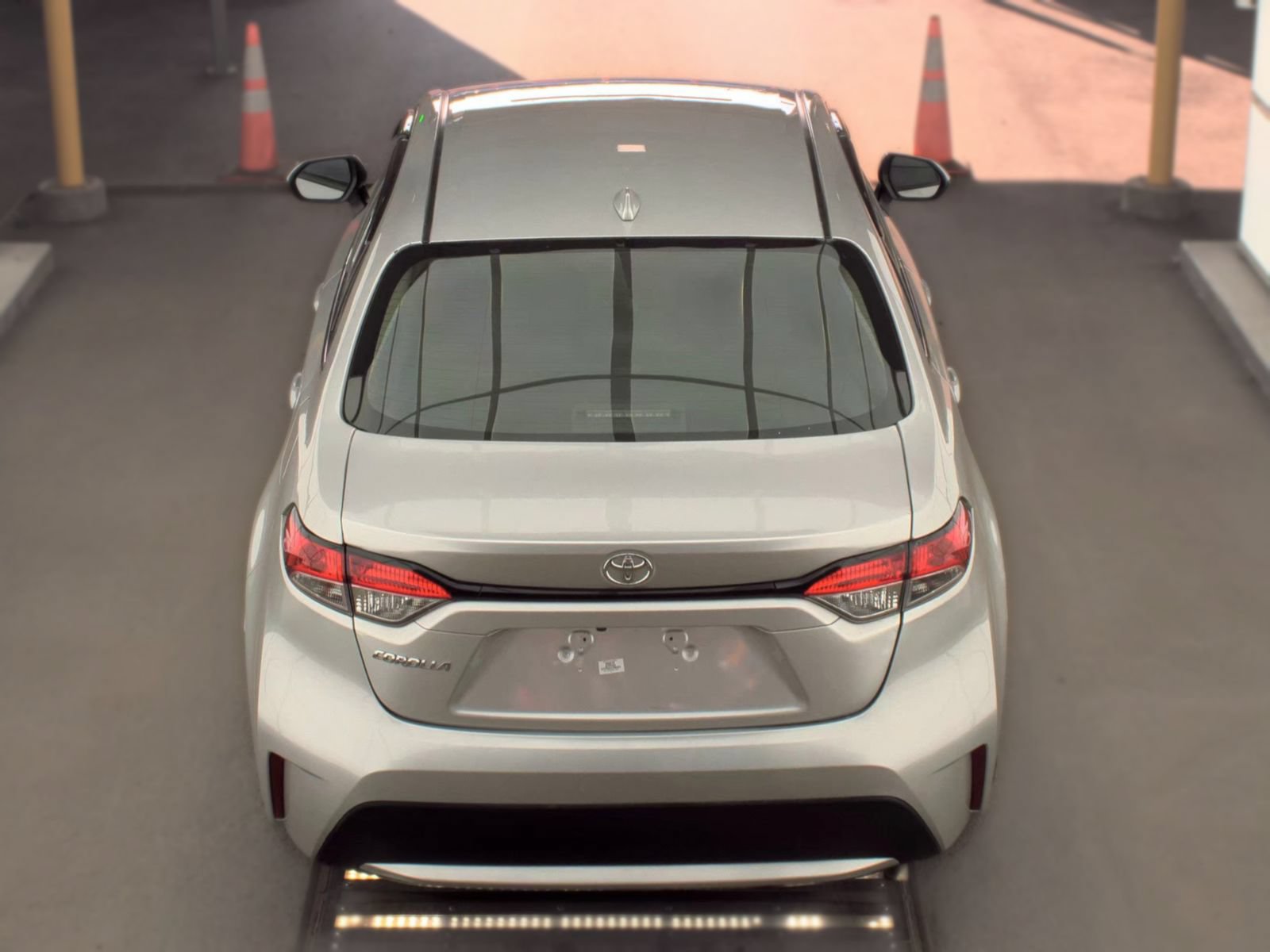 Used 2020 Toyota Corolla LE FWD image 4