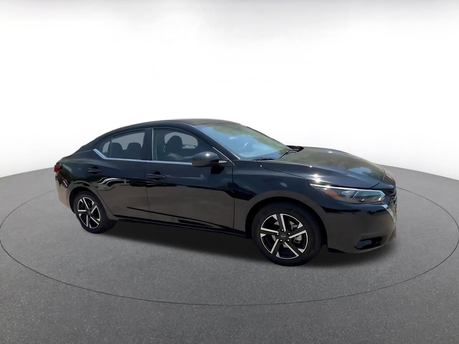 Used 2025 Nissan Sentra SV FWD image 2