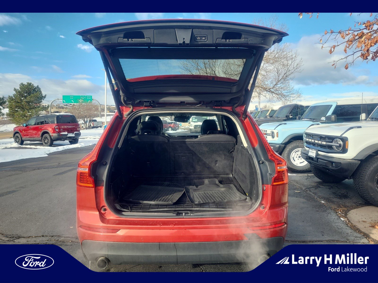 Used 2019 Volvo XC60 T5 Momentum w/ Premium Package image 32