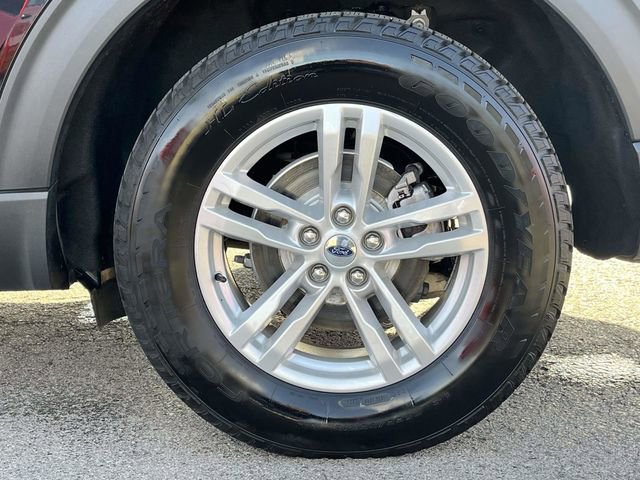 Used 2022 Ford Explorer XLT image 11