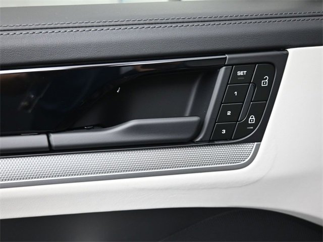 New 2025 Porsche Cayenne image 8