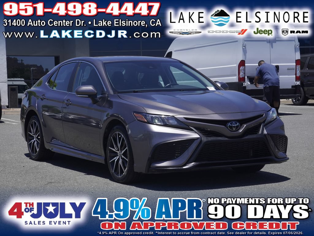 Used 2024 Toyota Camry SE FWD image 1