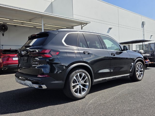 Used 2024 BMW X5 xDrive50e w/ Parking Assistance Package AWD/4WD image 6
