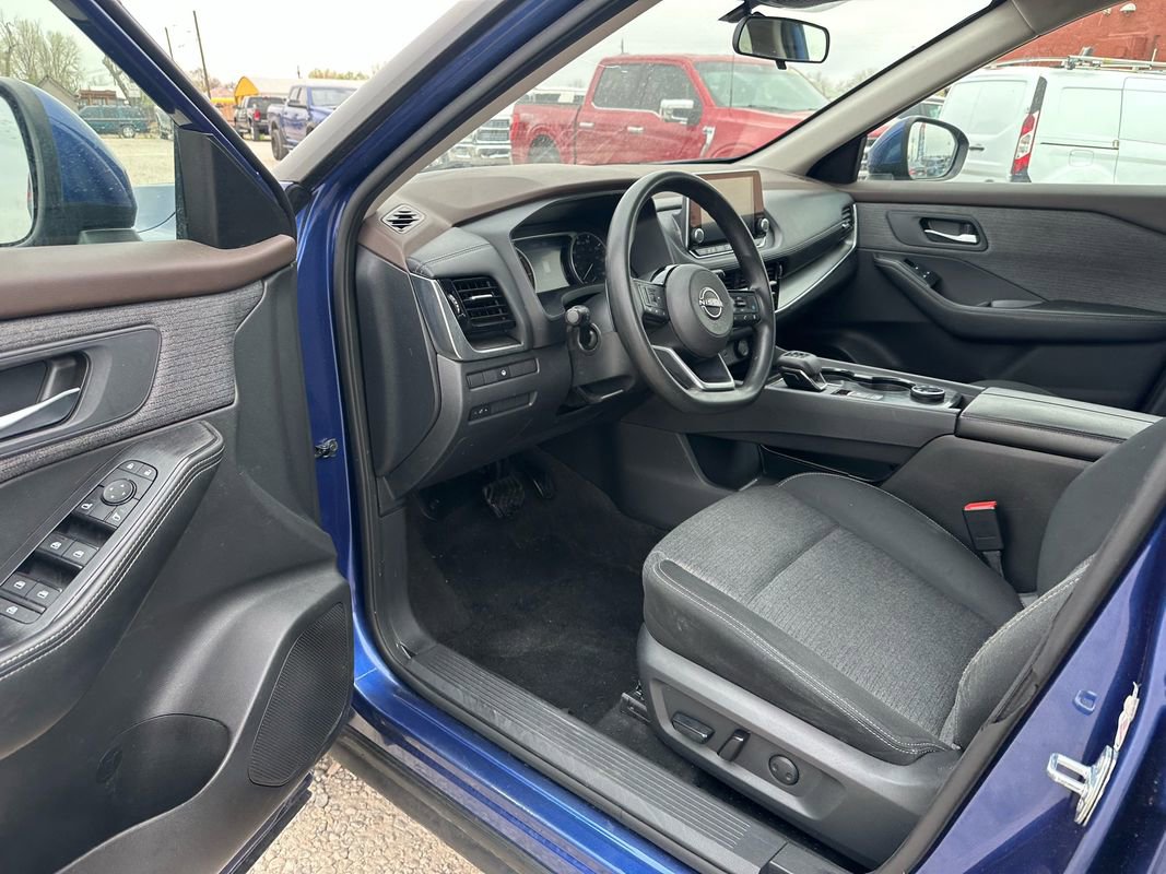 Used 2022 Nissan Rogue SV image 35