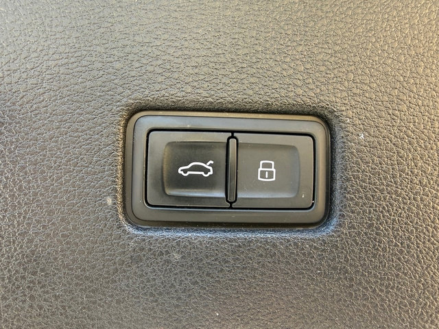 Used 2023 Audi Q8 Prestige w/ Prestige Package image 20