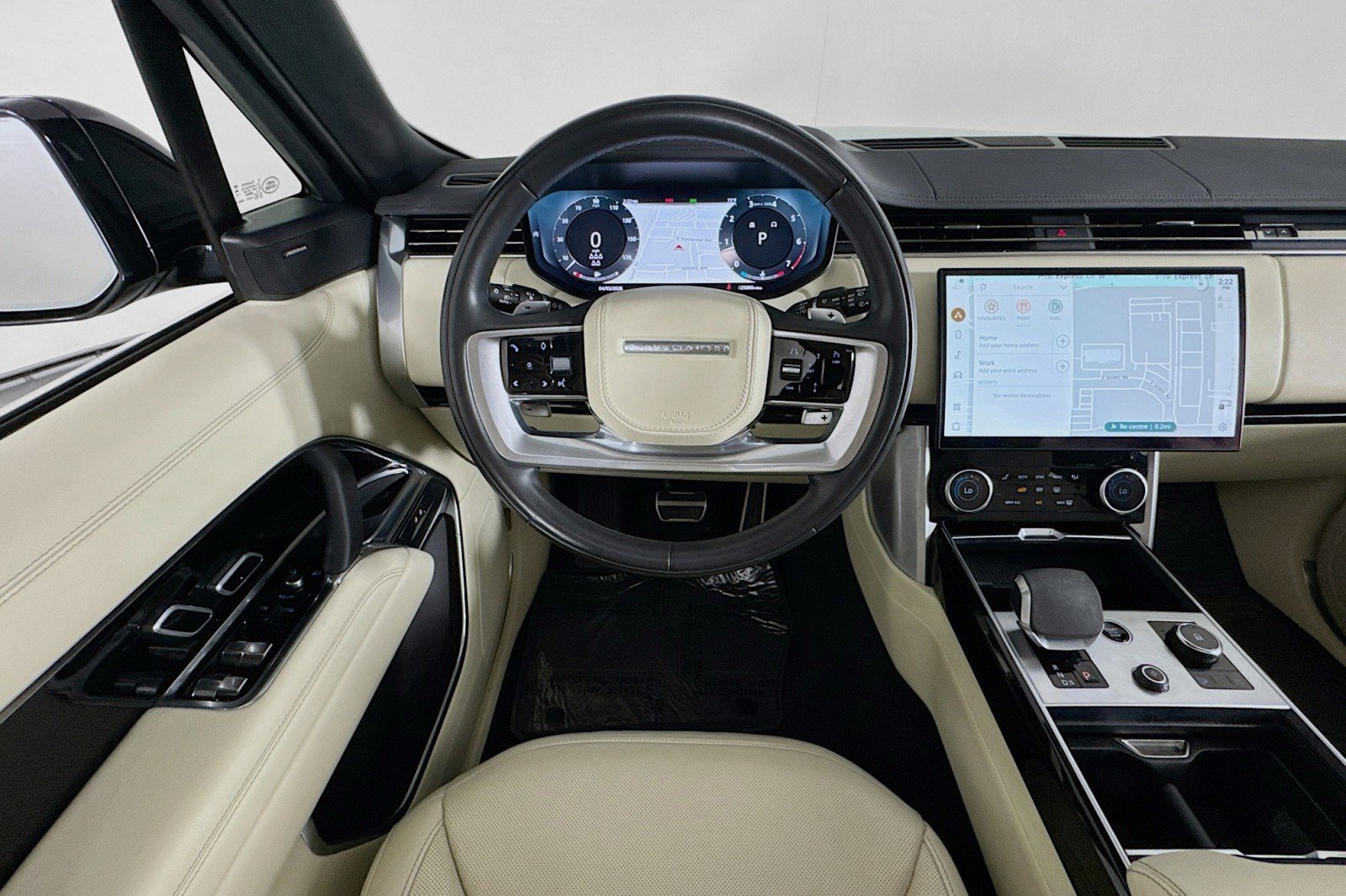 Used 2023 Land Rover Range Rover Long Wheelbase SE image 4