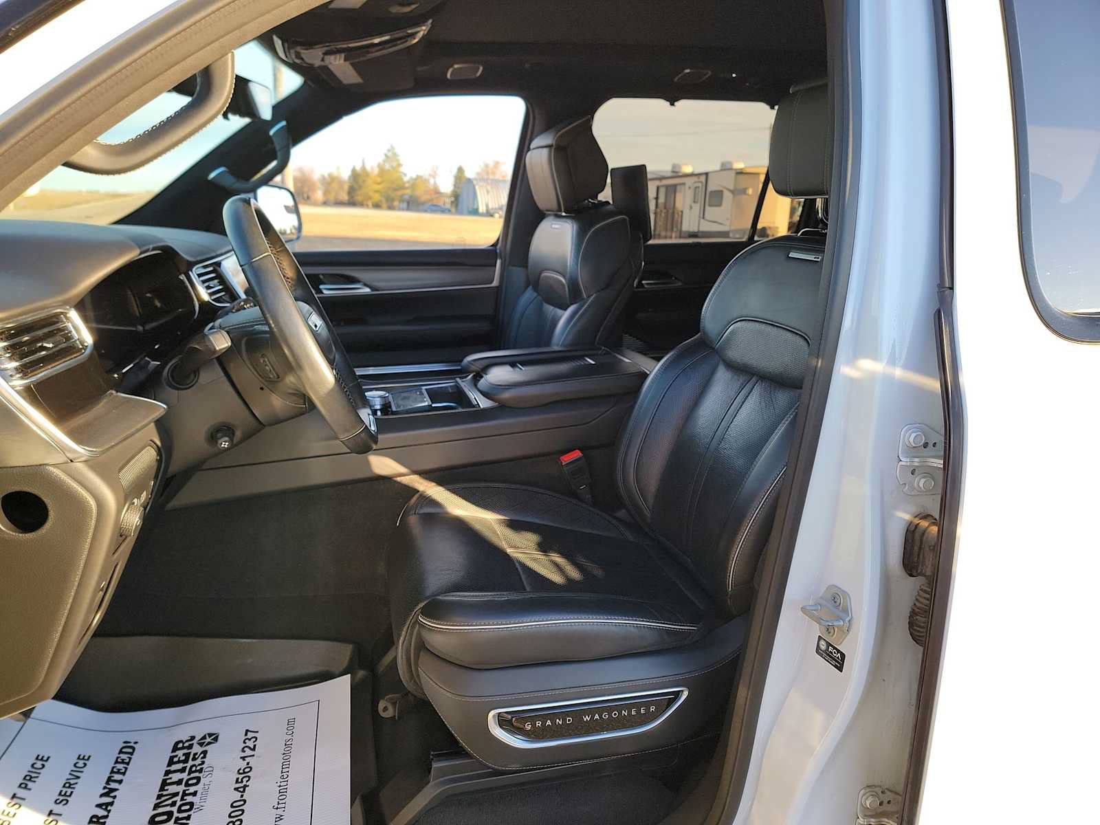 Used 2022 Jeep Grand Wagoneer Series II AWD/4WD image 11