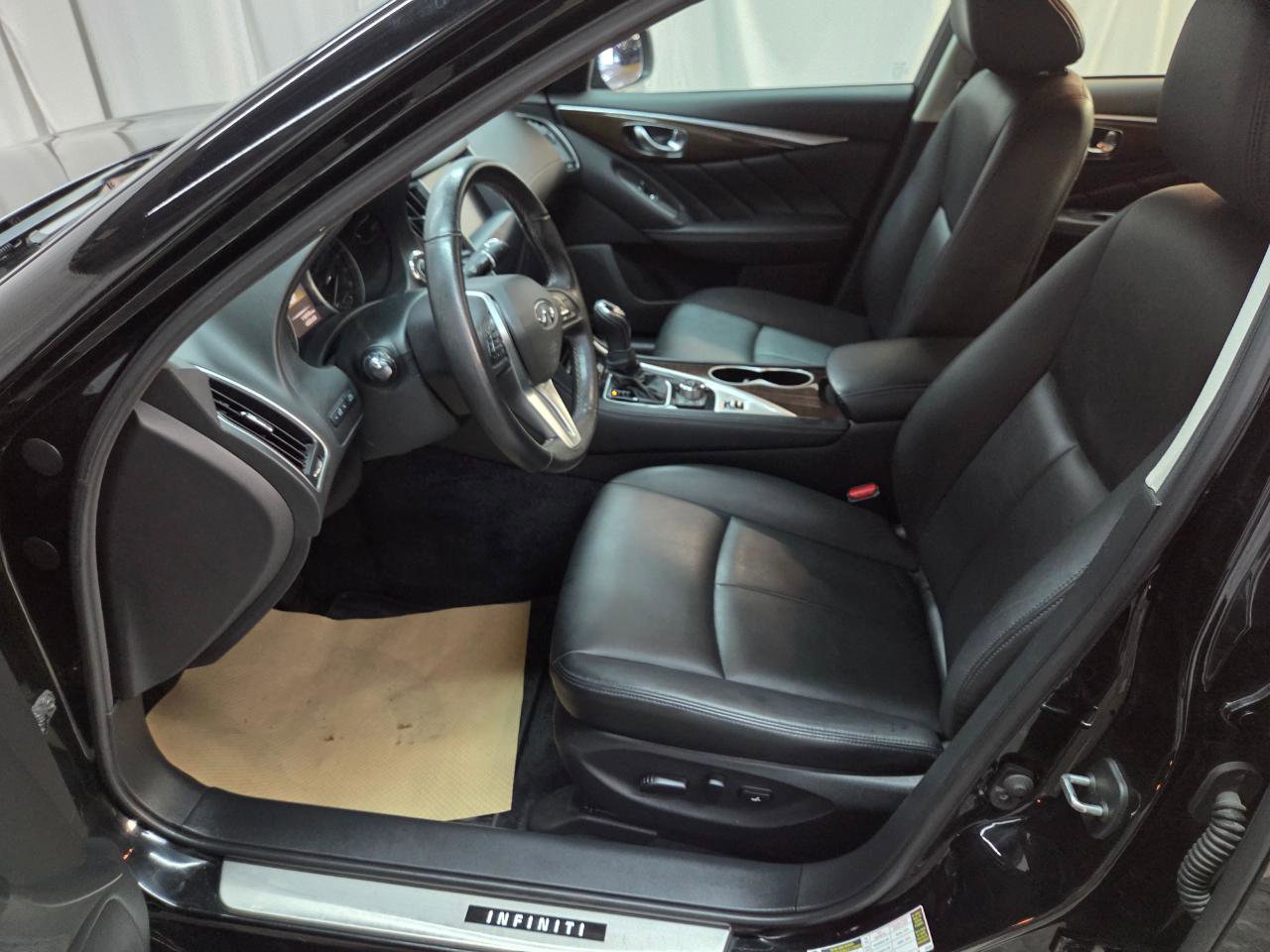 Used 2019 INFINITI Q50 Luxe w/ Essential Package (3.0T Luxe) image 14