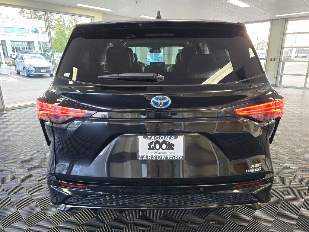 Used 2021 Toyota Sienna XSE image 4