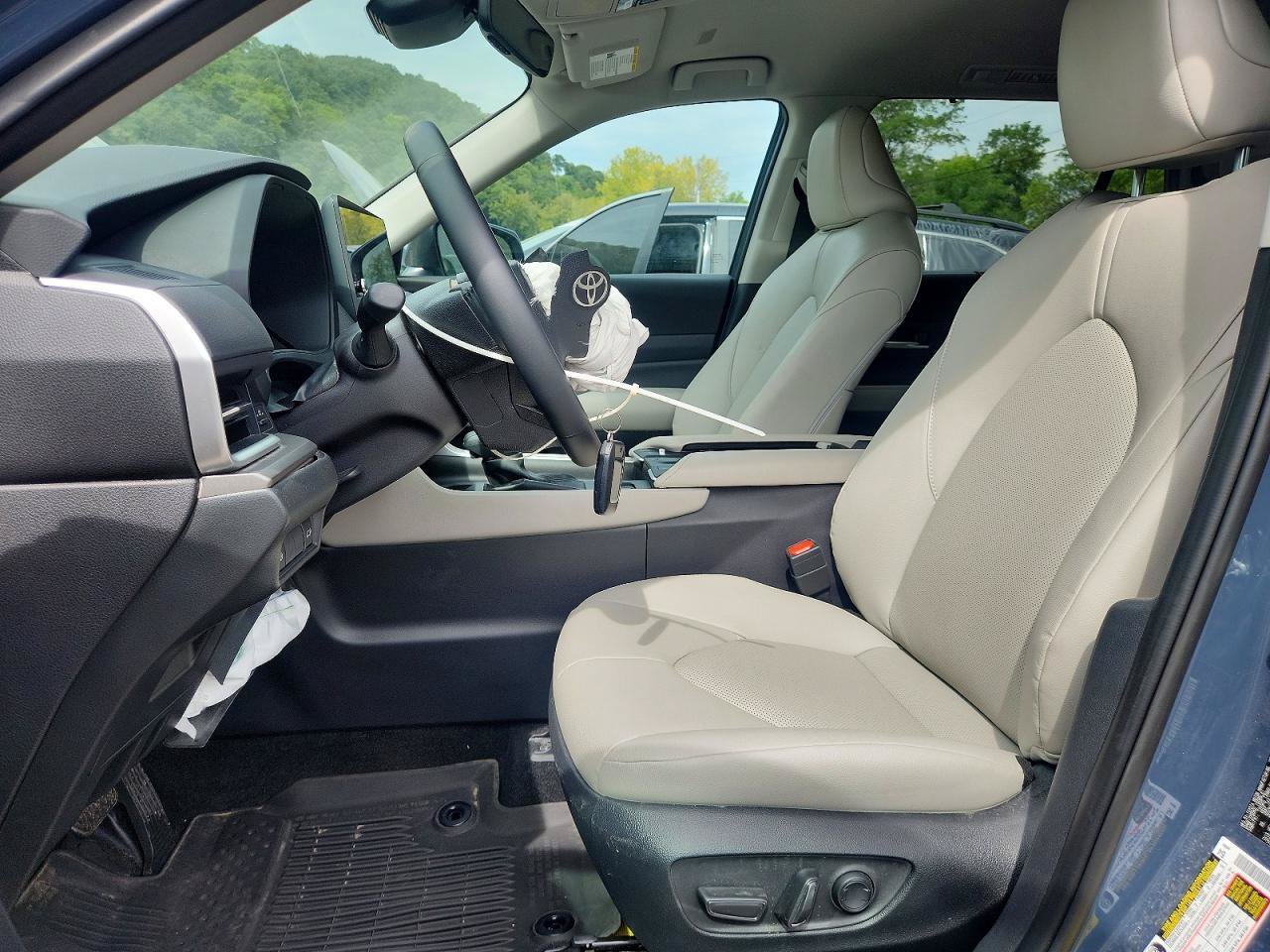 Used 2025 Toyota Grand Highlander AWD Hybrid image 6