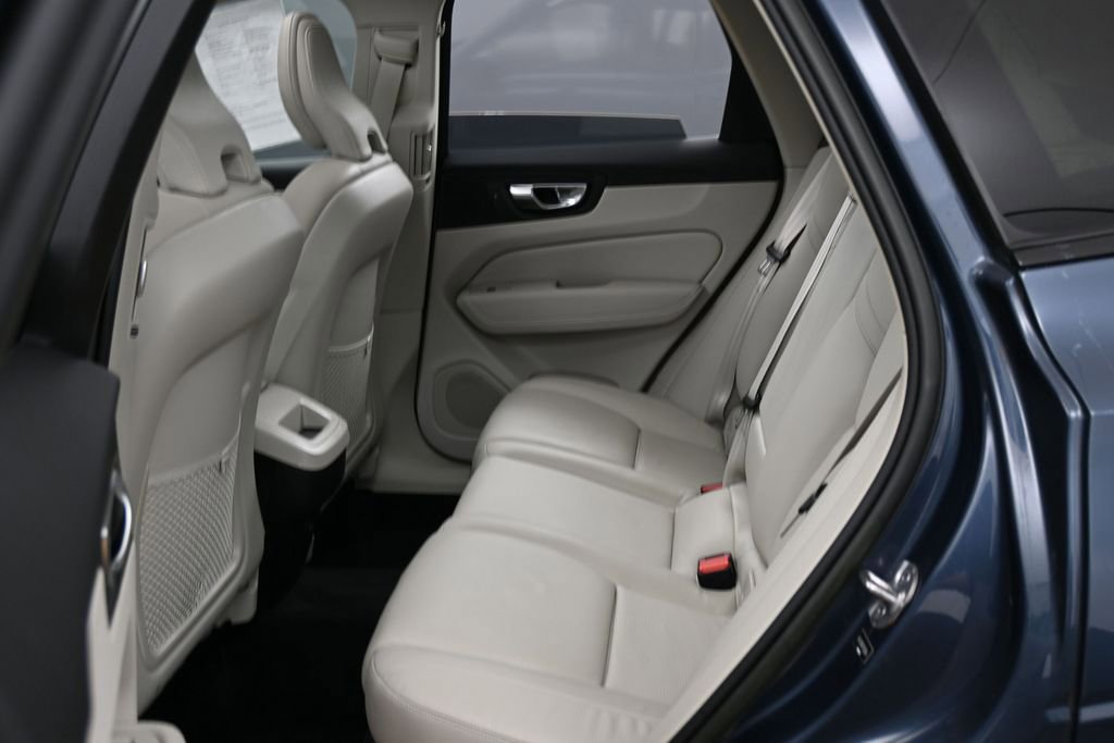 Used 2023 Volvo XC60 B5 Plus w/ Protection Package Premier image 32