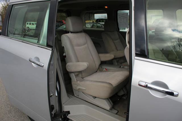Used 2013 Nissan Quest S FWD image 13