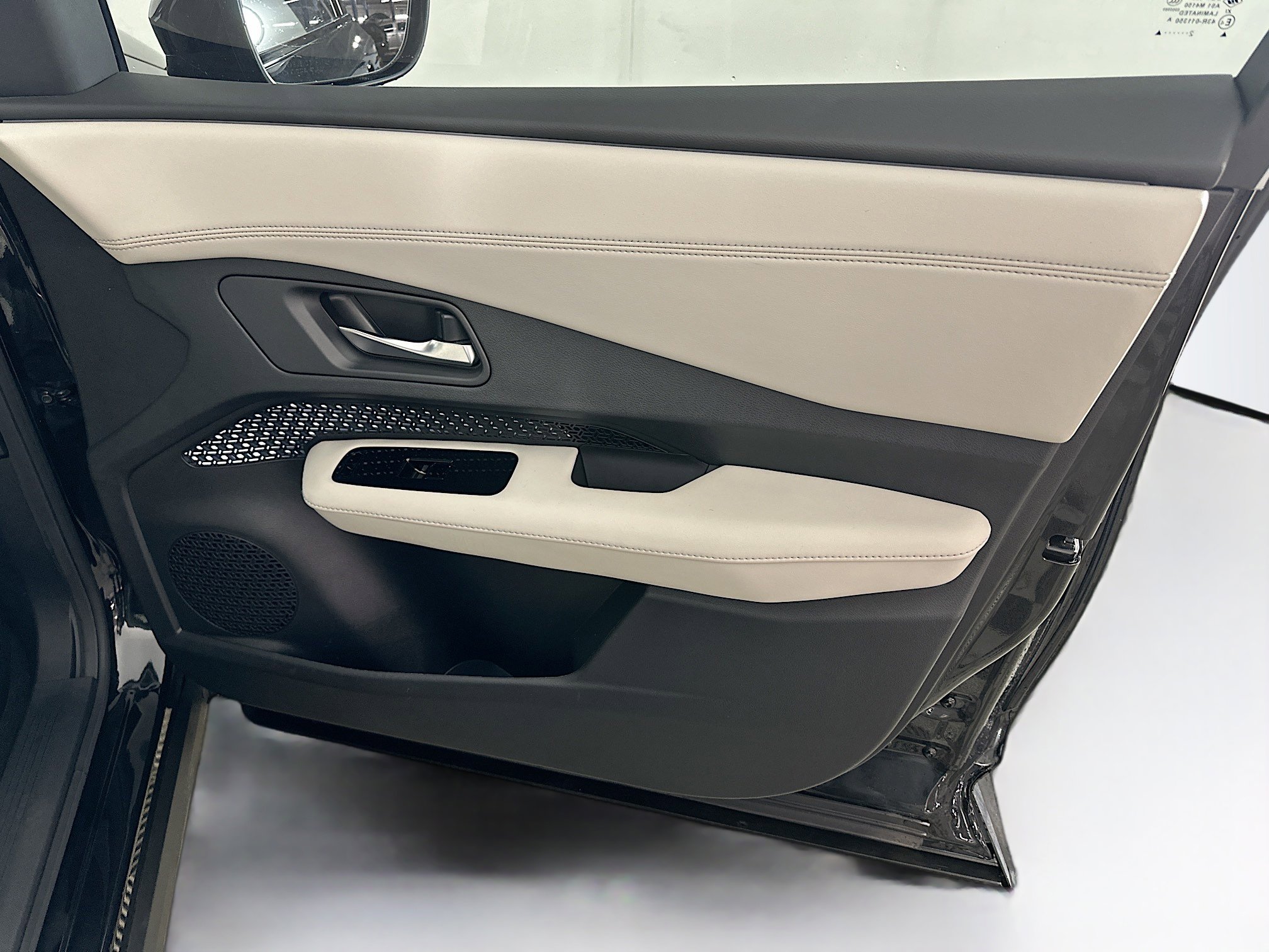 Used 2023 Nissan Ariya FWD image 32