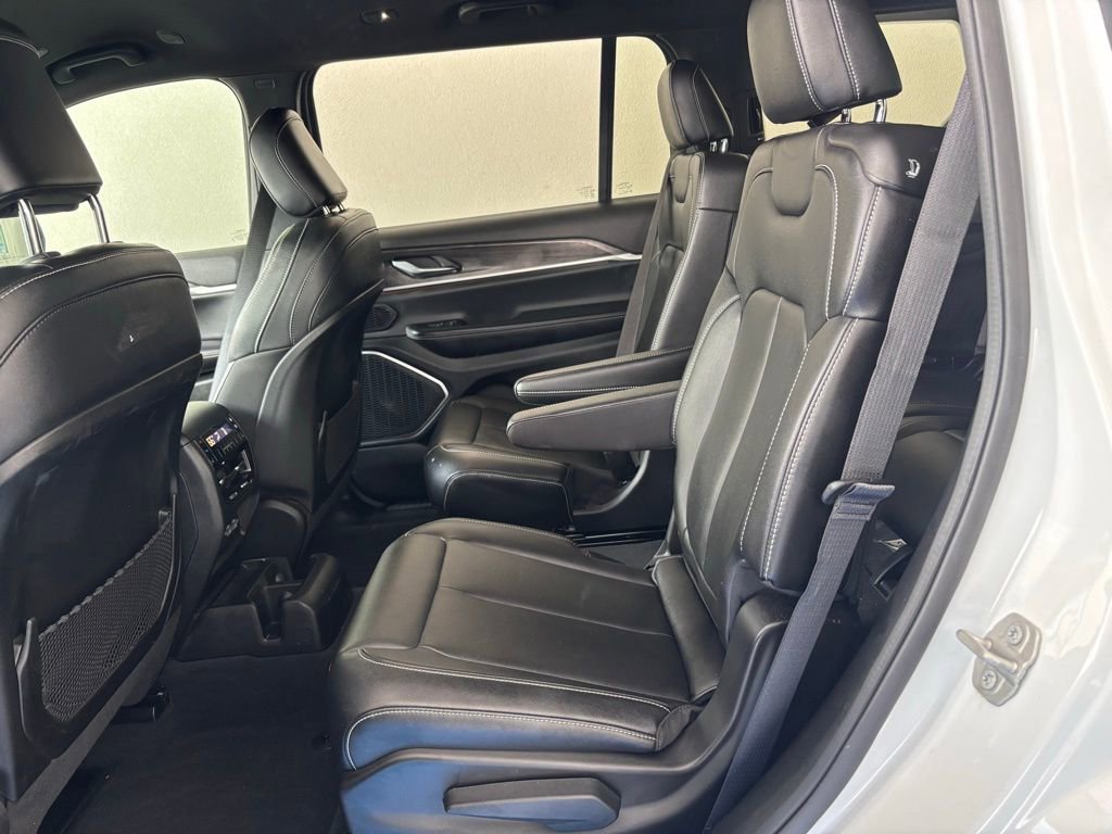 Used 2024 Jeep Grand Cherokee L Limited w/ Black Appearance Package image 14