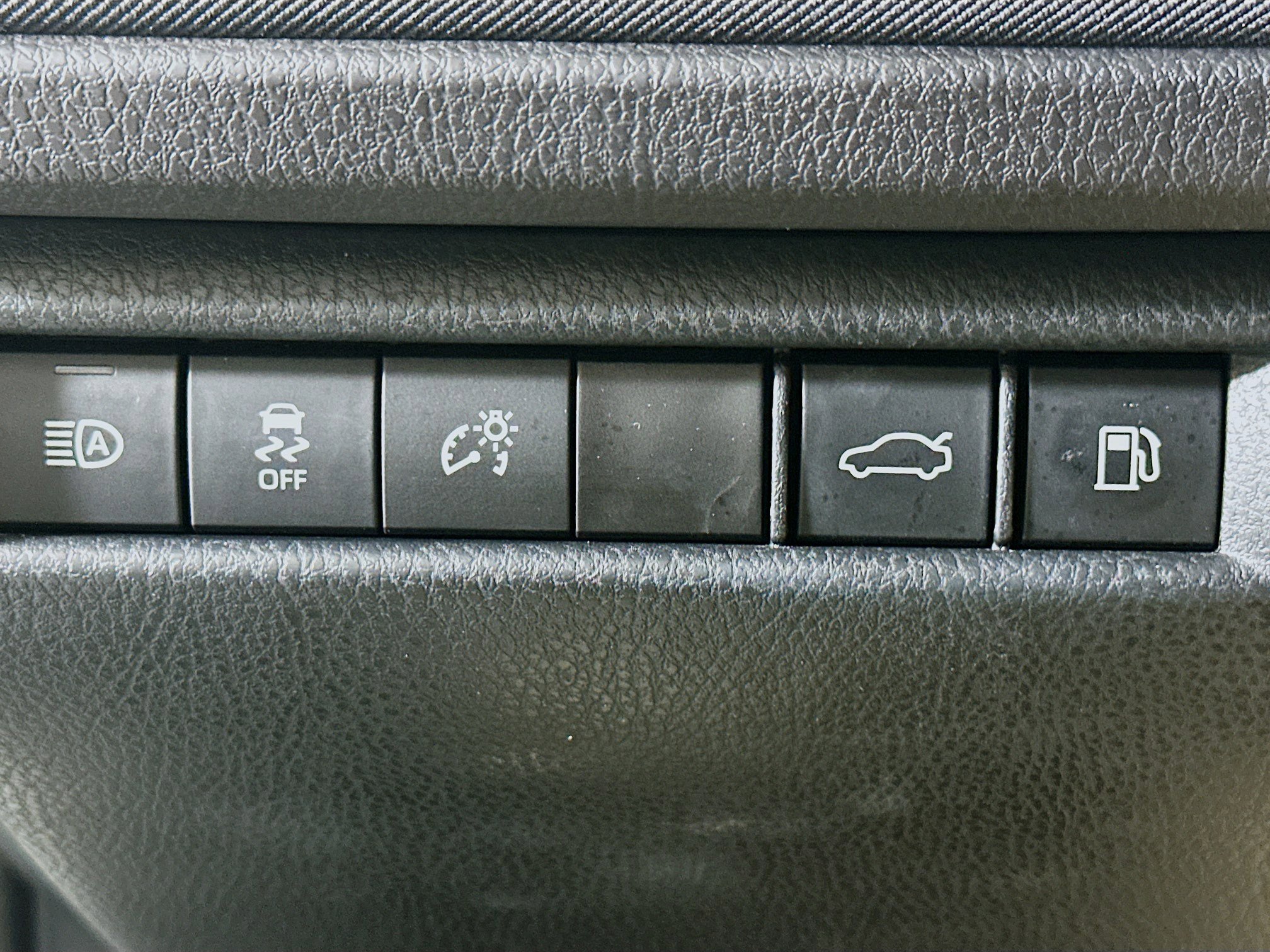 Used 2025 Toyota Camry LE image 17