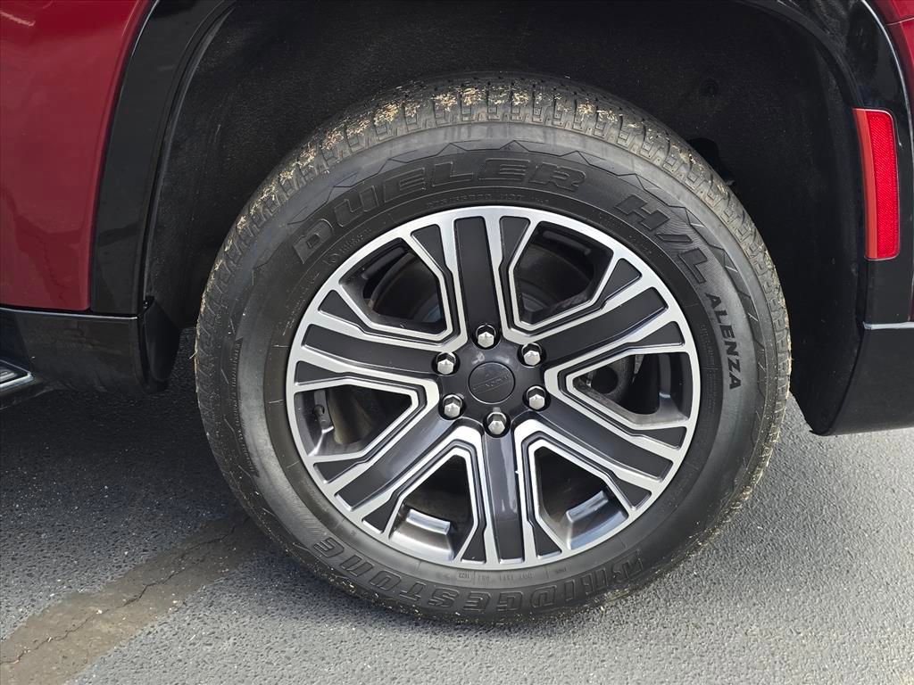 Used 2023 Jeep Wagoneer 4WD w/ Premium Group I image 14