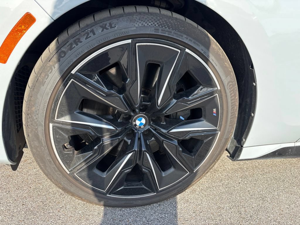 Used 2023 BMW 760i xDrive w/ Executive Package AWD/4WD image 4