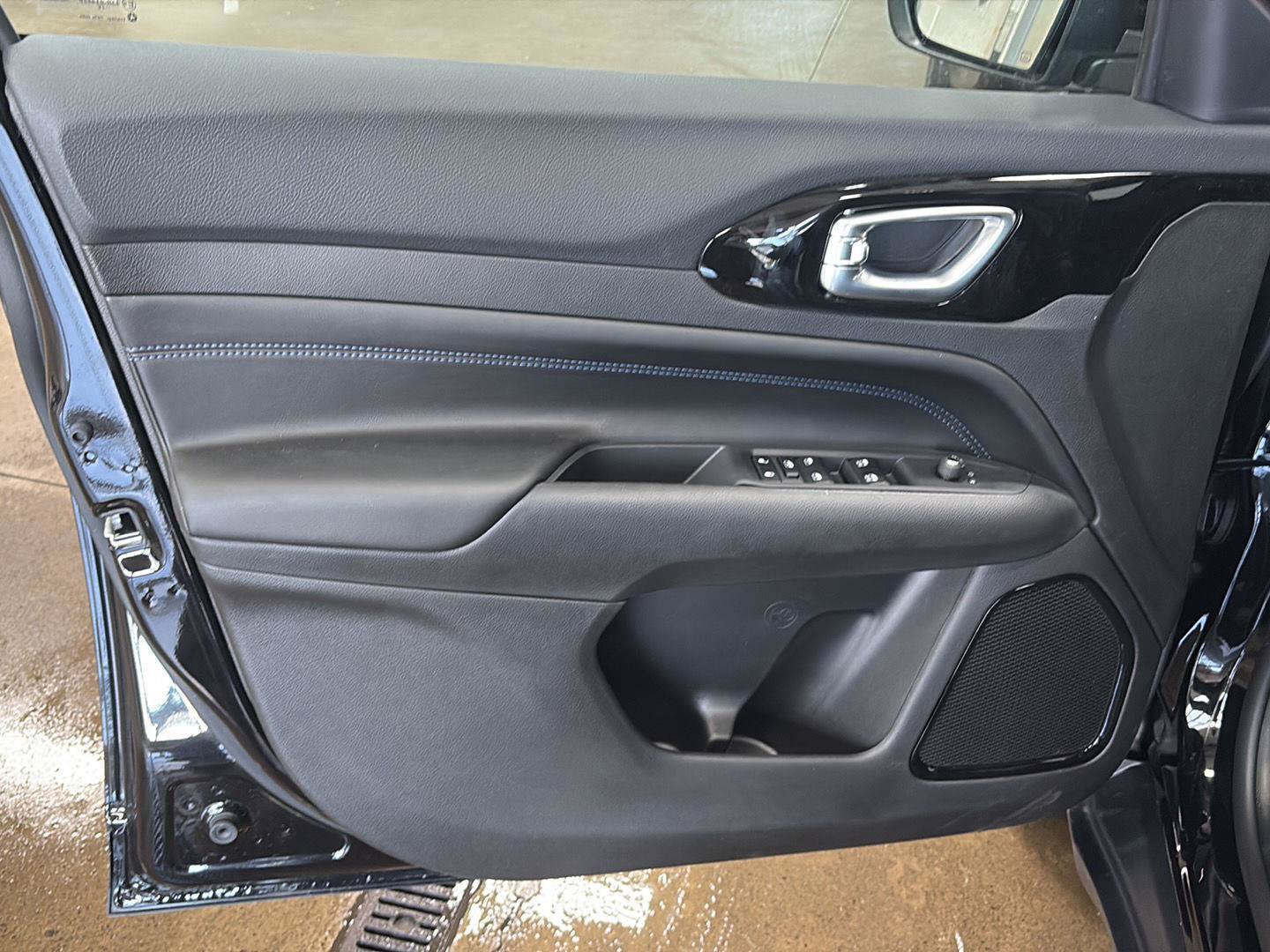 New 2026 Jeep Compass Latitude AWD/4WD image 4
