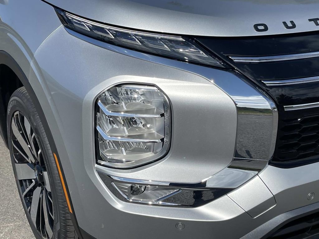 New 2025 Mitsubishi Outlander SE image 9