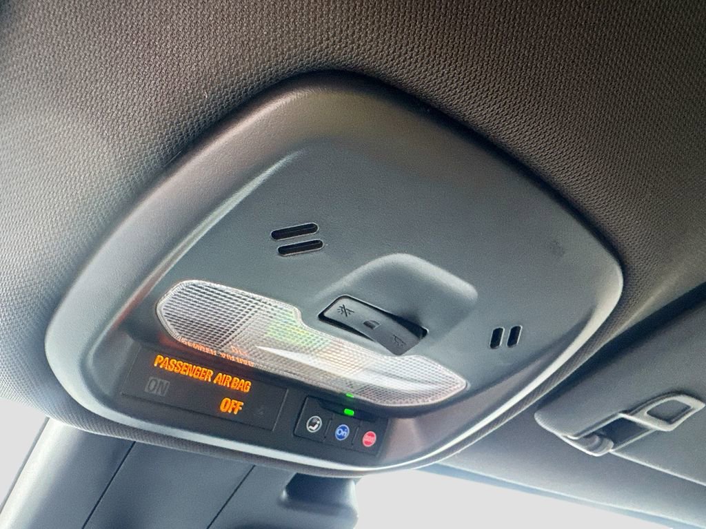Used 2025 Buick Envista Sport Touring w/ Convenience II Package FWD image 18