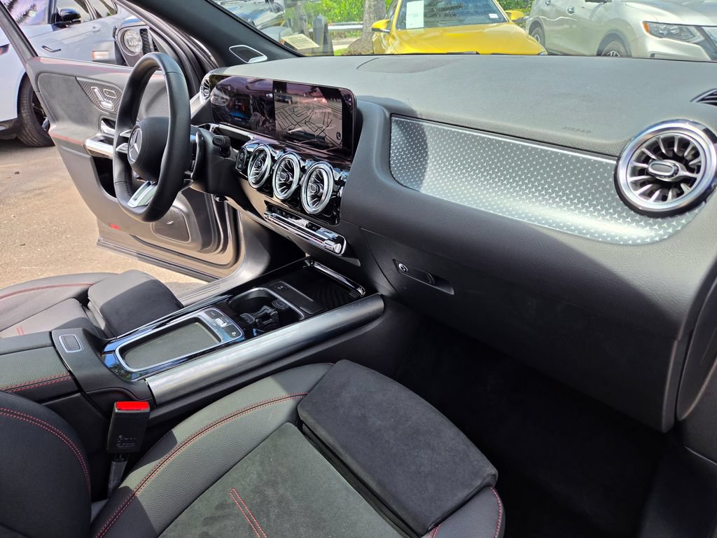 Used 2025 Mercedes-Benz GLA 35 AMG 4MATIC w/ Exclusive Trim Package image 25