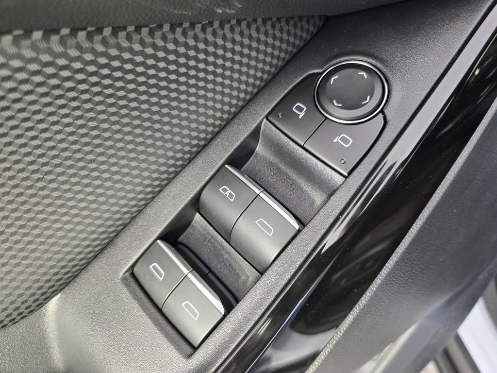 New 2026 Chevrolet Equinox RS w/ Convenience Package III FWD image 24
