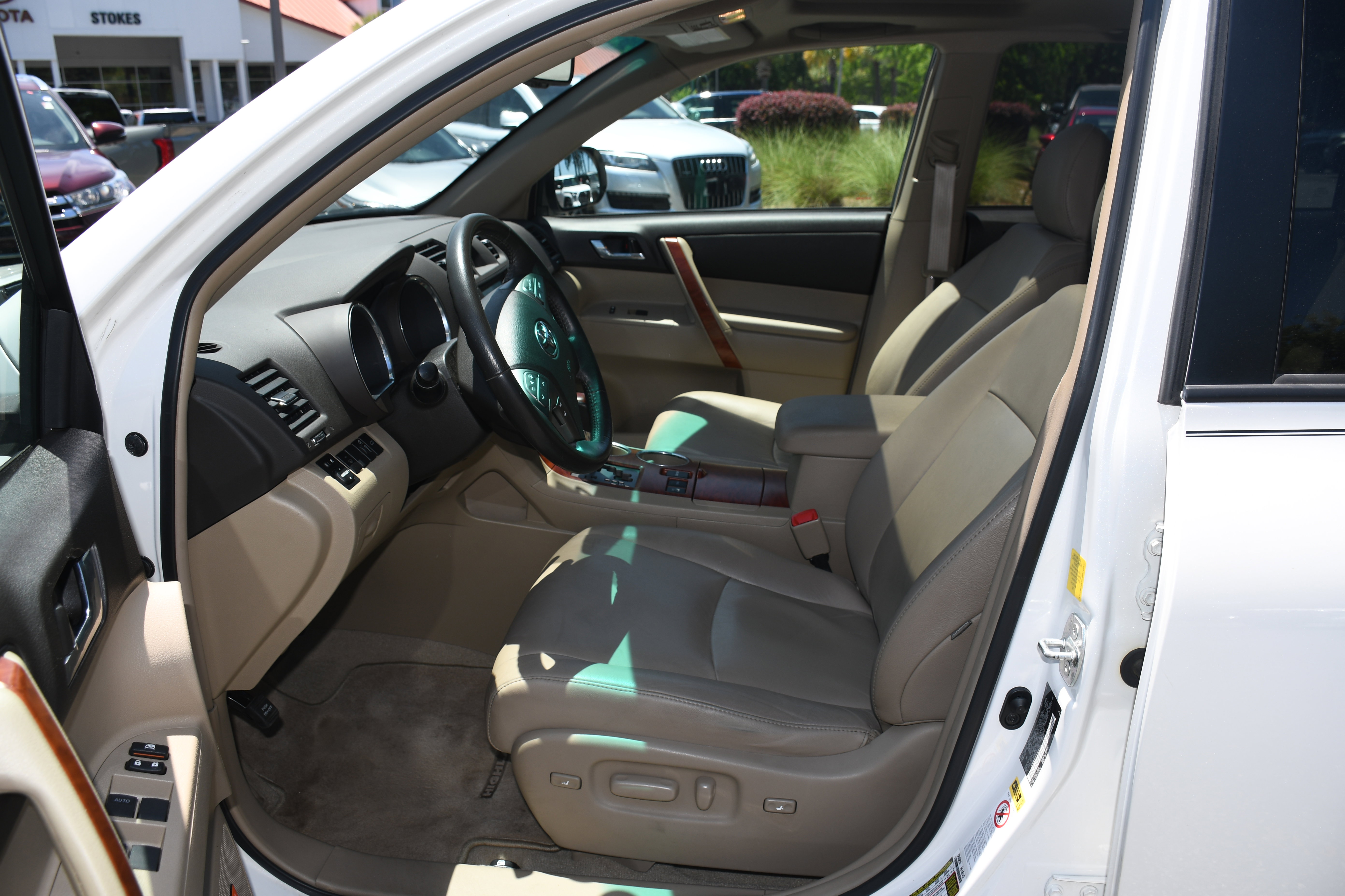 Used 2010 Toyota Highlander Limited AWD/4WD image 8