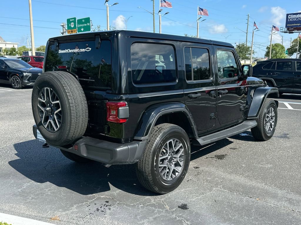 Used 2025 Jeep Wrangler Unlimited Sahara AWD/4WD image 5